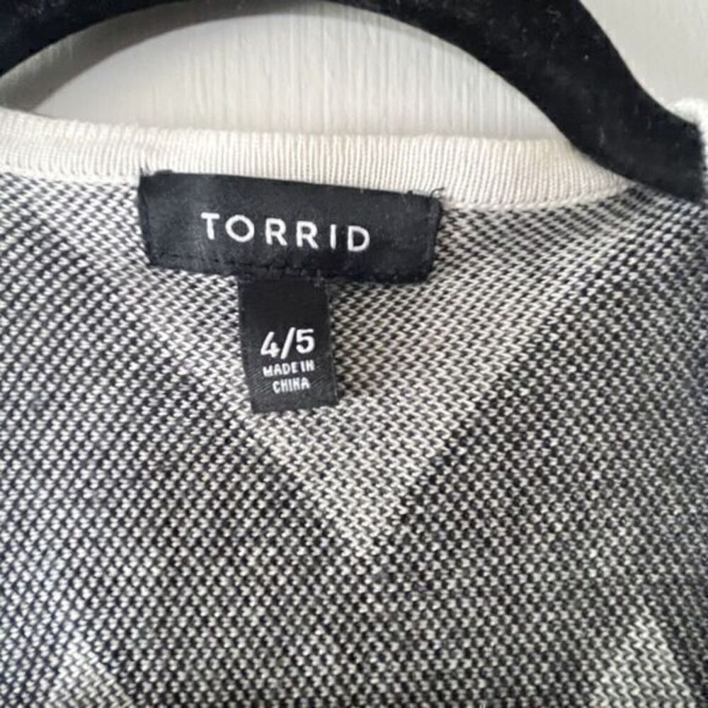 Torrid Chevron Ruana Kimono Duster Poncho Cardigan Fringe Knit 4/5 Black & White - Picture 3 of 9